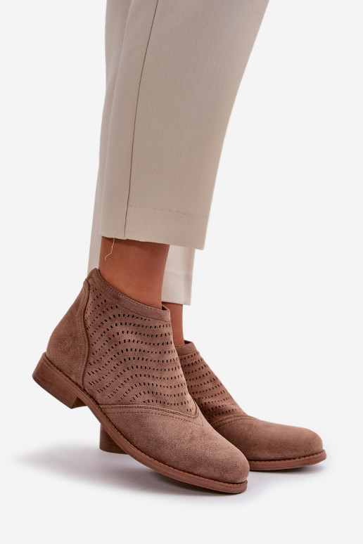 Bottes pour femmes avec des talons larges avec des éléments ajourés marron S.Barski HY42-076