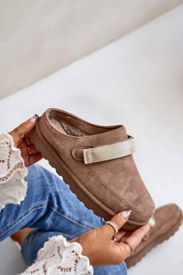 Féminin Chaussons réchauffer avec de la fourrure à l intérieur avec une plateforme marron Azida