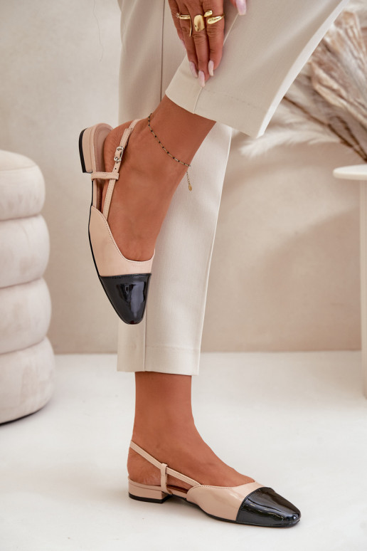 Ballerines laquées Sur un talon bas avec un talon ouvert beige Kairael