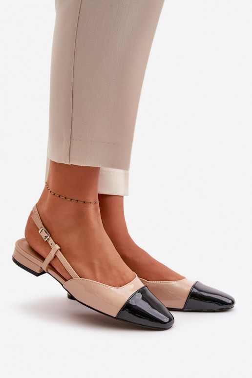 Ballerines laquées Sur un talon bas avec un talon ouvert beige Kairael