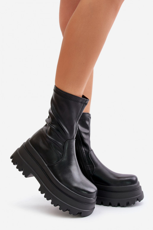 Bottes avec une plateforme couleur noire Florinara Bottes avec une plateforme couleur noire Florinara
