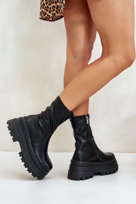 Bottes avec une plateforme couleur noire Florinara Bottes avec une plateforme couleur noire Florinara
