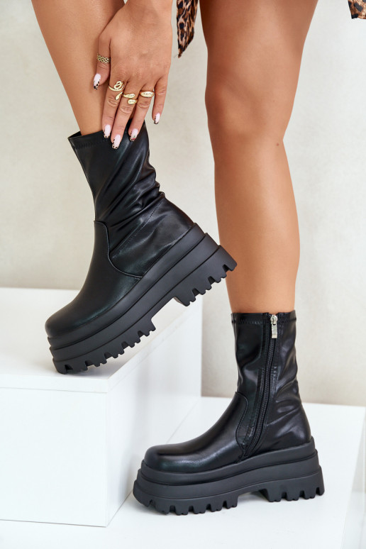 Bottes avec une plateforme couleur noire Florinara Bottes avec une plateforme couleur noire Florinara