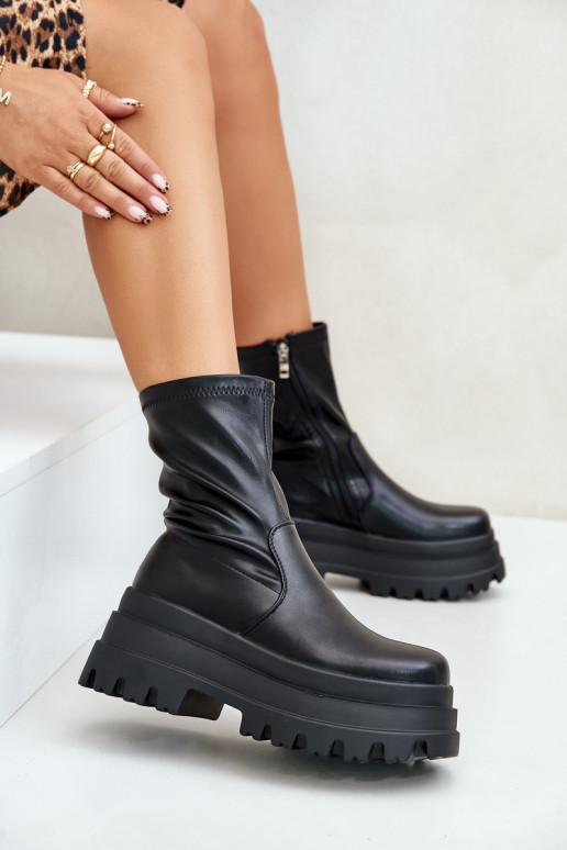 Bottes avec une plateforme couleur noire Florinara Bottes avec une plateforme couleur noire Florinara