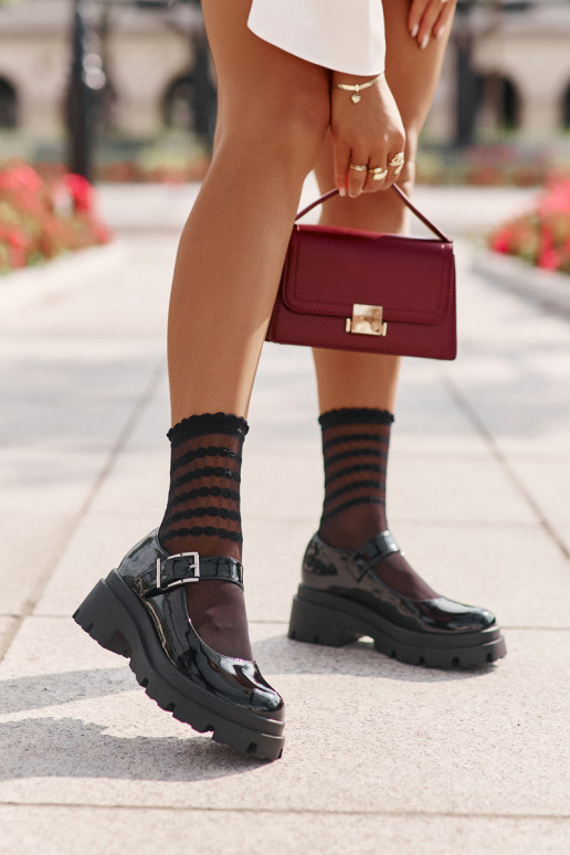 avec effet vernis chaussures Féminin avec boucles couleur noire Plikuria