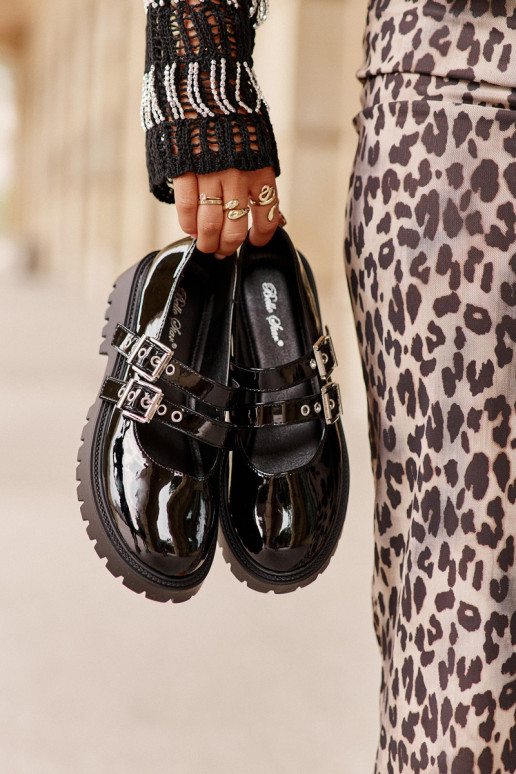 chaussures Féminin avec des bandes avec effet vernis couleur noire Terione