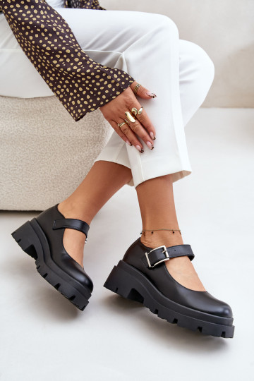 chaussures Féminin avec boucles couleur noire Plikuria