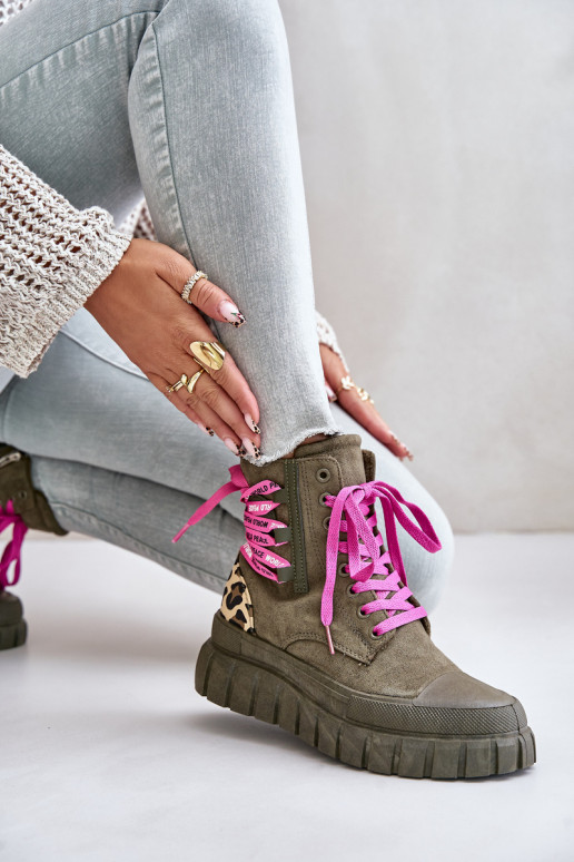 Bottes pour femmes avec une plateforme Avec des décorations Laçagem avec des motifs en fourrure de léopard couleur verte Edidda Bottes pour femmes avec une plateforme Avec des décorations Laçagem avec des motifs en fourrure de léopard couleur verte Edidda