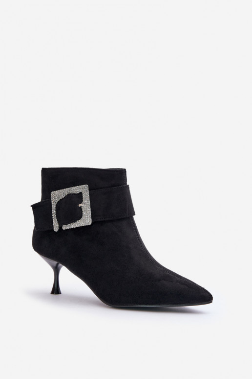 Bottes pour femmes avec des talons fins décorer avec boucles couleur noire Nirilis
