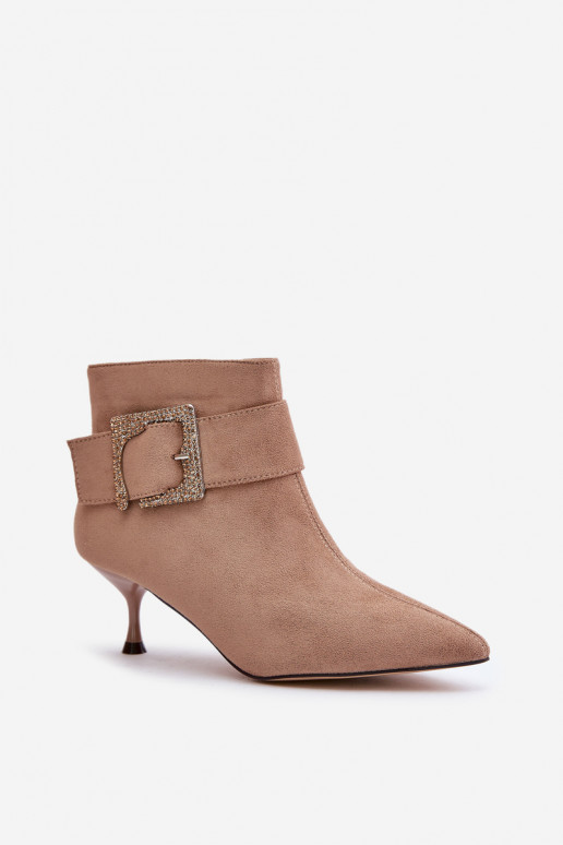 Bottes pour femmes avec des talons fins décorer avec boucles beige Nirilis