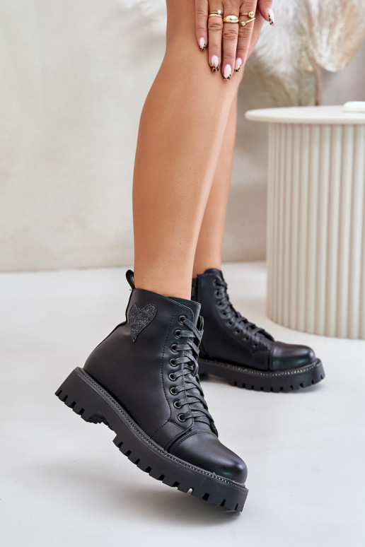 Bottes pour femmes Au Château Avec des décorations avec des coeursm couleur noire Obeena Bottes pour femmes Au Château Avec des décorations avec des coeursm couleur noire Obeena