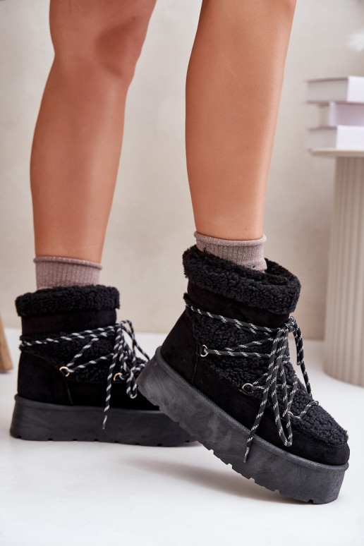 Bottes de neige avec une plateforme et des détails élégants couleur noire Izathiel Bottes de neige avec une plateforme et des détails élégants couleur noire Izathiel
