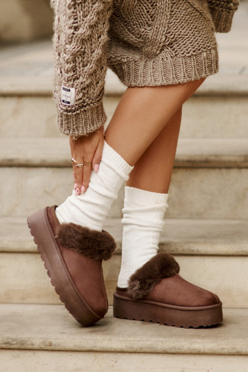 Chaussons Féminin avec une plateforme avec un manteau de fourrure marron Linaris
