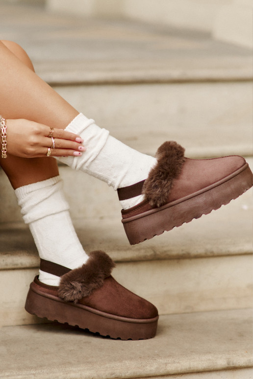 Chaussons Féminin avec une plateforme avec un manteau de fourrure marron Linaris Chaussons Féminin avec une plateforme avec un manteau de fourrure marron Linaris