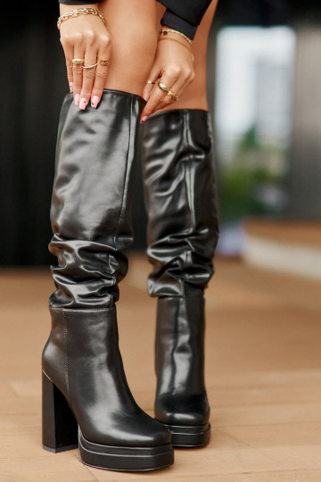 Un modèle convaincant bottes avec des talons et plateforme Avec des volants réchauffer couleur noire Beridra 2