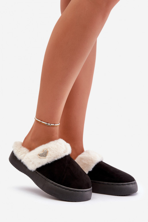 Chaussons Féminin avec un manteau de fourrure I Ozdobnym avec des coeursm couleur noire Otielo Chaussons Féminin avec un manteau de fourrure I Ozdobnym avec des coeursm couleur noire Otielo