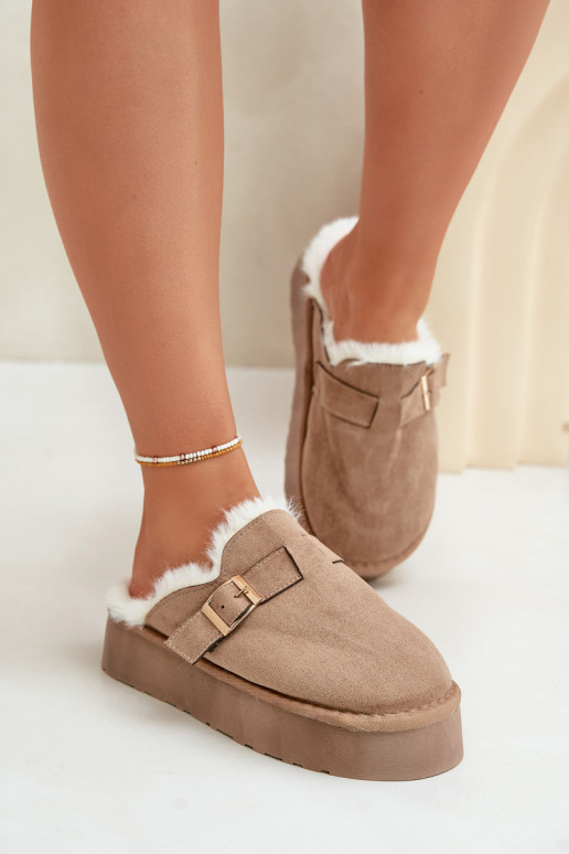 Chaussons Féminin Sur une semelle épaisse avec un manteau de fourrure I avec boucles beige Linneola Chaussons Féminin Sur une semelle épaisse avec un manteau de fourrure I avec boucles beige Linneola