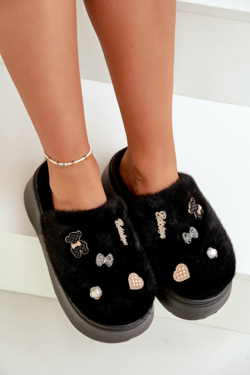 avec un manteau de fourrure Chaussons Féminin Sur une semelle épaisse Z Przypinkami couleur noire Zintoria