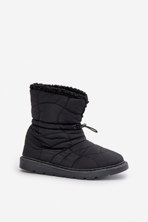 Bottes de neige Féminin avec une fermeture à pression réchauffer avec de la fourrure à l intérieur Typu Baranek couleur noire Va Bottes de neige Féminin avec une fermeture à pression réchauffer avec de la fourrure à l intérieur Typu Baranek couleur noire Va