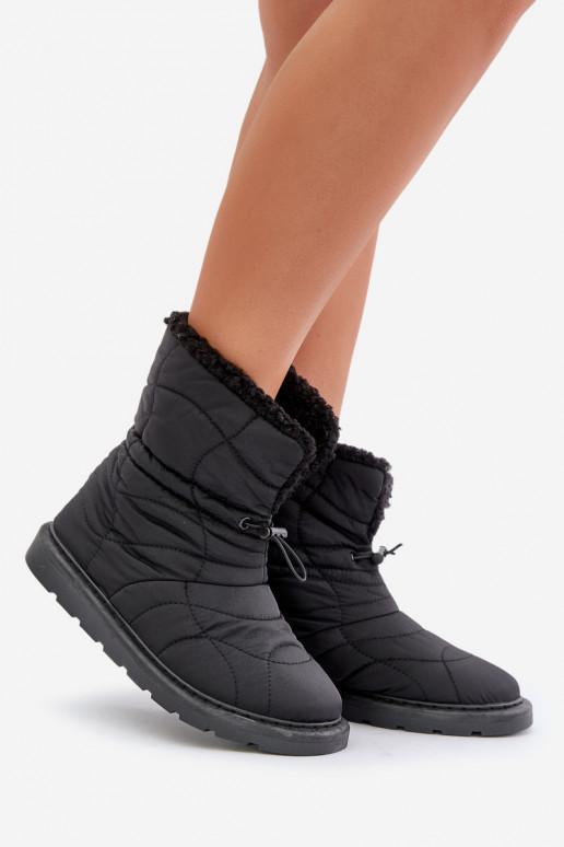 Bottes de neige Féminin avec une fermeture à pression réchauffer avec de la fourrure à l intérieur Typu Baranek couleur noire Va Bottes de neige Féminin avec une fermeture à pression réchauffer avec de la fourrure à l intérieur Typu Baranek couleur noire Va