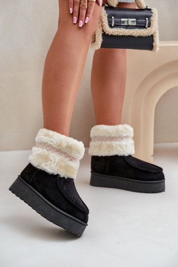 Bottes de neige Féminin avec une plateforme avec un manteau de fourrure I Un exemple couleur noire Deepanti