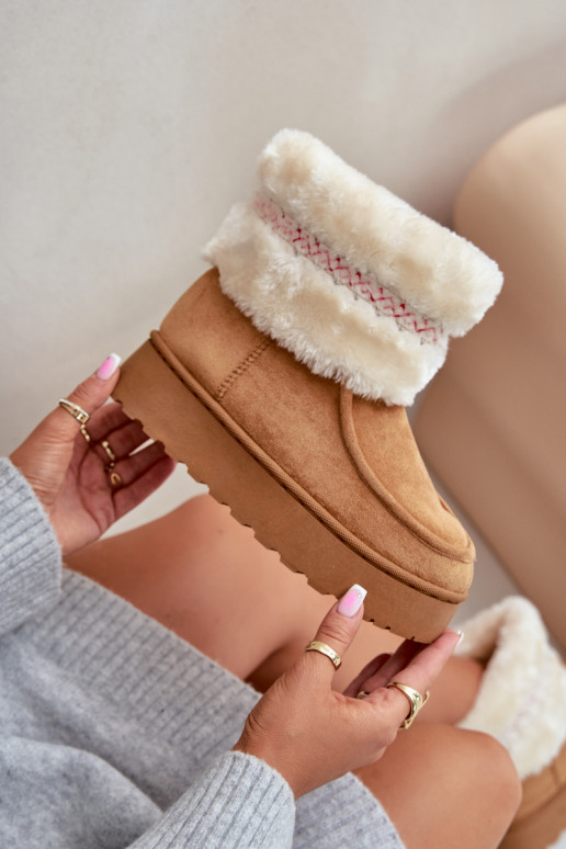 Bottes de neige Féminin avec une plateforme avec un manteau de fourrure I Un exemple marron Deepanti
