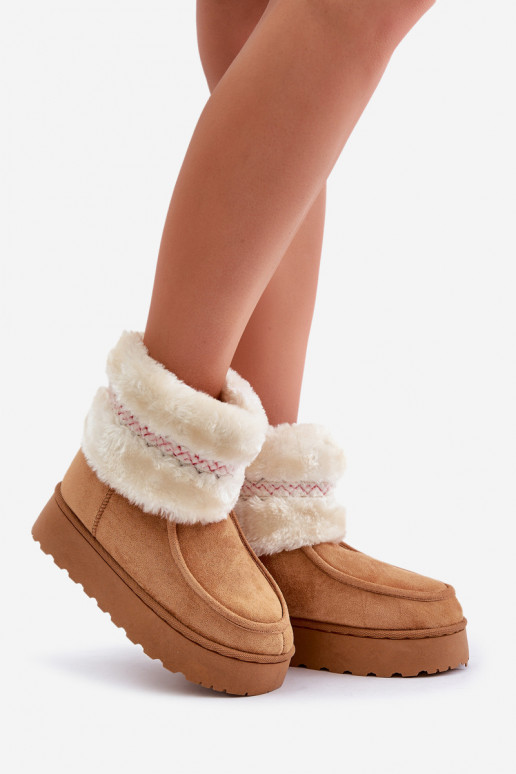 Bottes de neige Féminin avec une plateforme avec un manteau de fourrure I Un exemple marron Deepanti