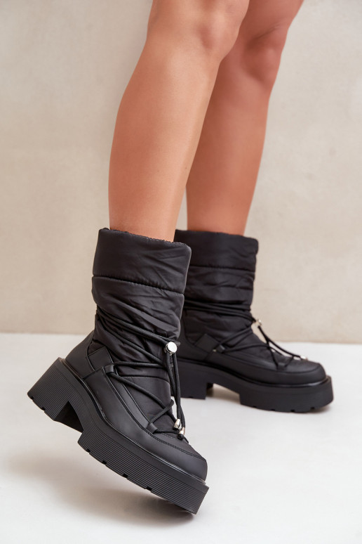Bottes de neige Féminin avec une plateforme Et des talons plats couleur noire Seandriel Bottes de neige Féminin avec une plateforme Et des talons plats couleur noire Seandriel