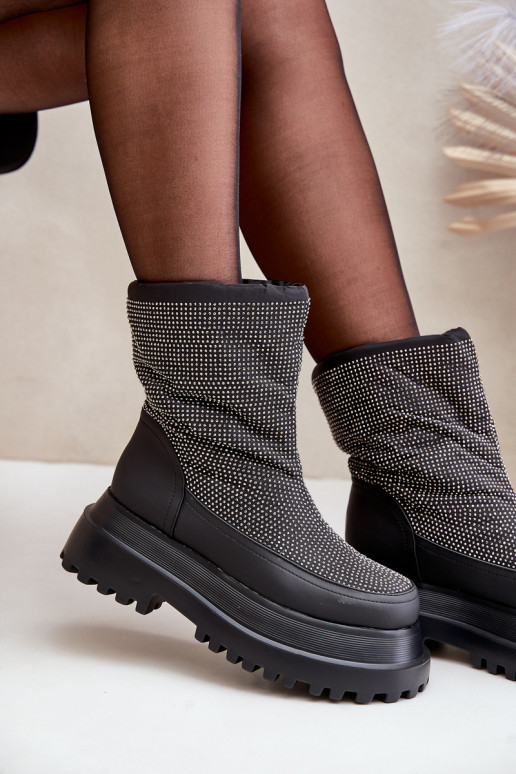 Décoré Bottes de neige avec une plateforme Et des talons plats couleur noire Avivina Décoré Bottes de neige avec une plateforme Et des talons plats couleur noire Avivina