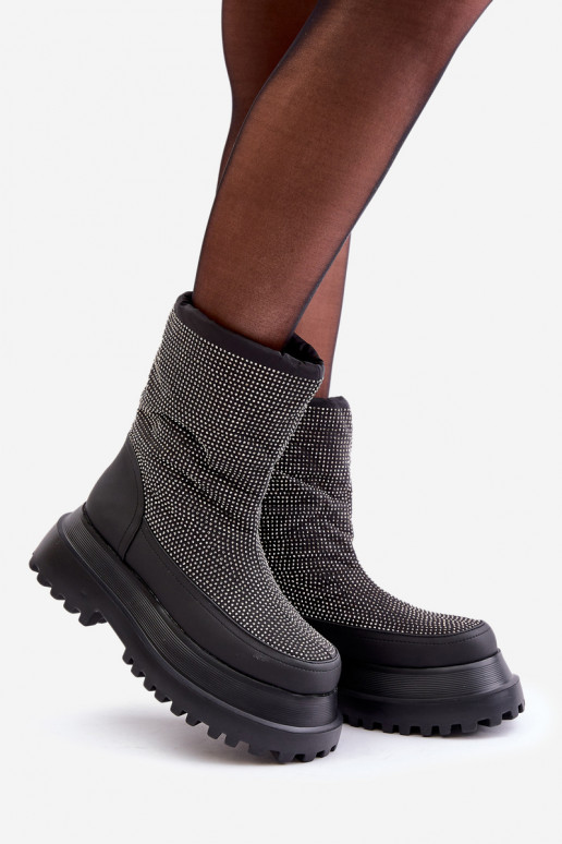 Décoré Bottes de neige avec une plateforme Et des talons plats couleur noire Avivina Décoré Bottes de neige avec une plateforme Et des talons plats couleur noire Avivina