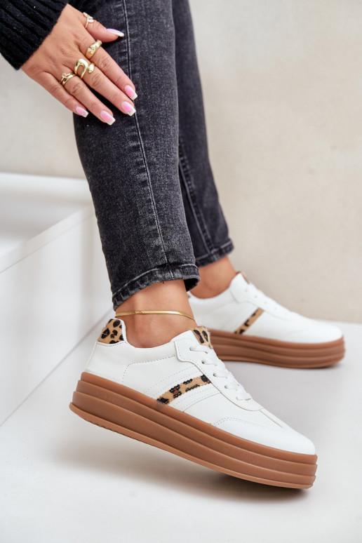 Chaussures modèle baskets Féminin avec une plateforme avec des motifs en fourrure de léopard couleur blanche Dravinnia Chaussures modèle baskets Féminin avec une plateforme avec des motifs en fourrure de léopard couleur blanche Dravinnia