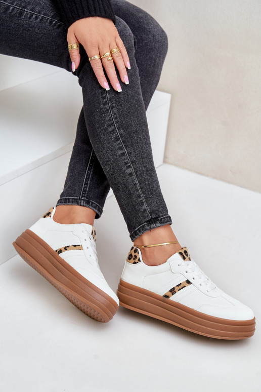 Chaussures modèle baskets Féminin avec une plateforme avec des motifs en fourrure de léopard couleur blanche Dravinnia Chaussures modèle baskets Féminin avec une plateforme avec des motifs en fourrure de léopard couleur blanche Dravinnia