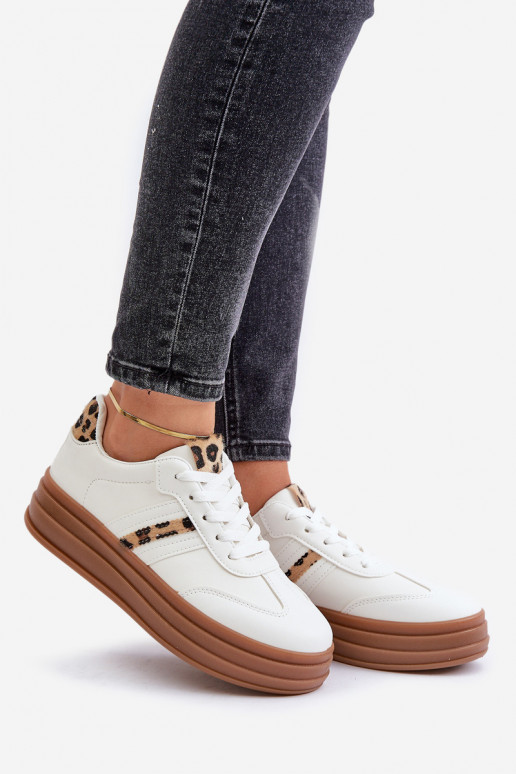 Chaussures modèle baskets Féminin avec une plateforme avec des motifs en fourrure de léopard couleur blanche Dravinnia Chaussures modèle baskets Féminin avec une plateforme avec des motifs en fourrure de léopard couleur blanche Dravinnia