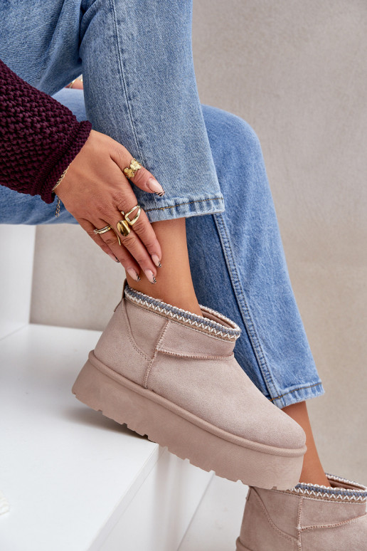 Bottes de neige avec une plateforme Avec des décorations Haftem couleur ivoire Heslania Bottes de neige avec une plateforme Avec des décorations Haftem couleur ivoire Heslania