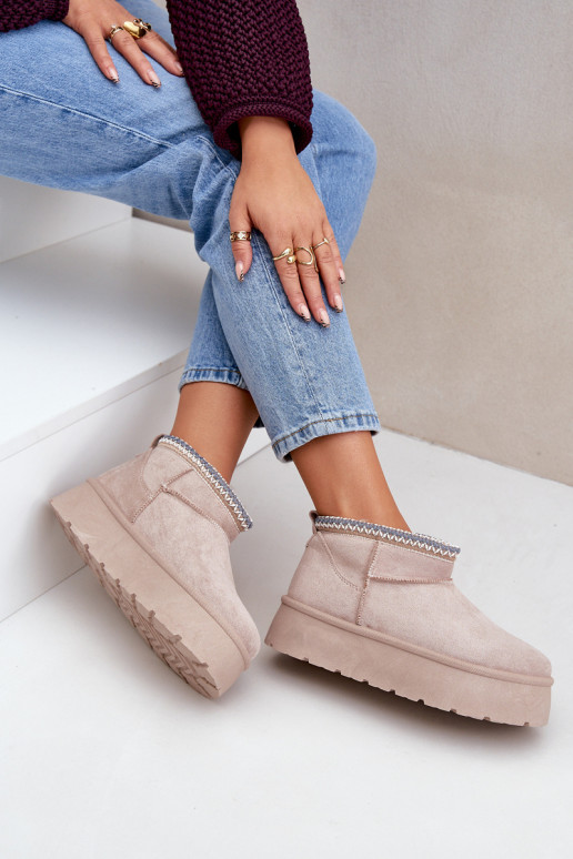 Bottes de neige avec une plateforme Avec des décorations Haftem couleur ivoire Heslania Bottes de neige avec une plateforme Avec des décorations Haftem couleur ivoire Heslania