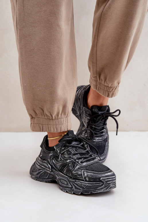 Chaussures modèle baskets Féminin Z Przetarciami avec une plateforme couleur noire SeladÀen