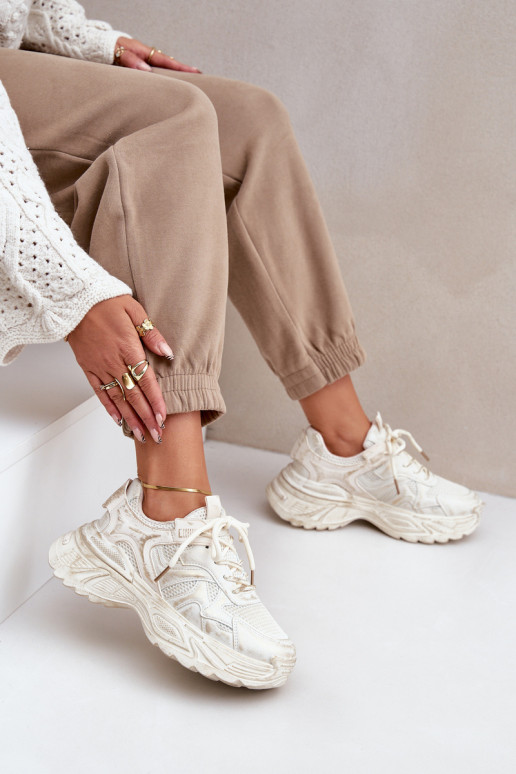 Chaussures modèle baskets Féminin Z Przetarciami avec une plateforme beige SeladÀen