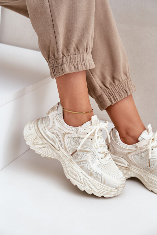 Chaussures modèle baskets Féminin Z Przetarciami avec une plateforme beige SeladÀen