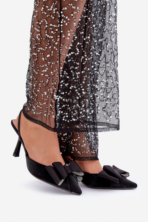 chaussures à talons hauts avec des rubans couleur noire Selatea  chaussures à talons hauts avec des rubans couleur noire Selatea