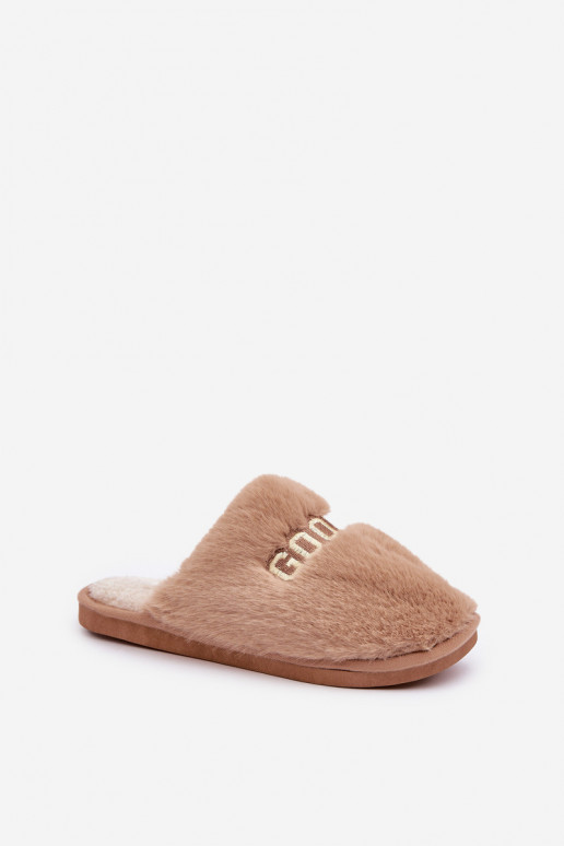 Chaussons pour femmes avec fourrure I Įjungtapisem couleur marron Kalelia