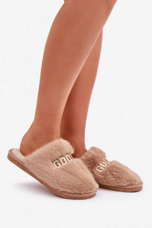 Chaussons pour femmes avec fourrure I Įjungtapisem couleur marron Kalelia