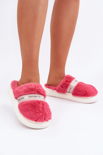 avec un manteau de fourrure Chaussons avec des talons décorés couleur rose Savalithea 2