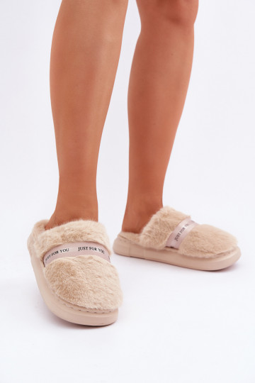 Chaussons avec fourrure et talons décorés couleur sable Savalithea