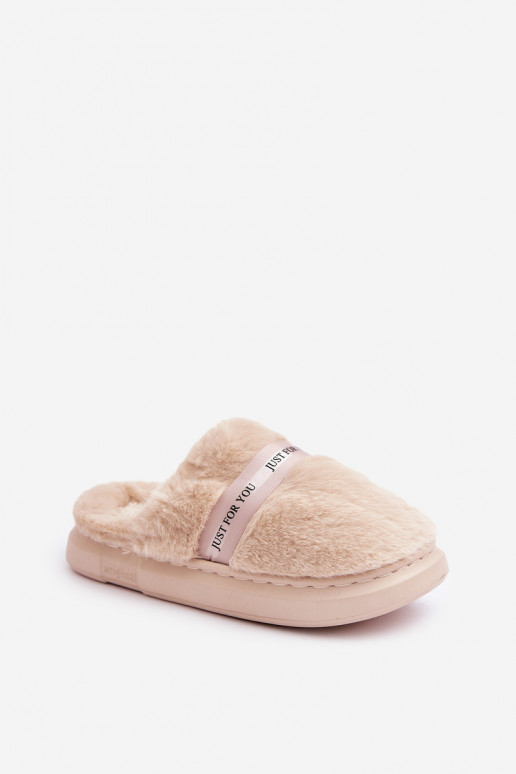 Chaussons avec fourrure et talons décorés couleur sable Savalithea
