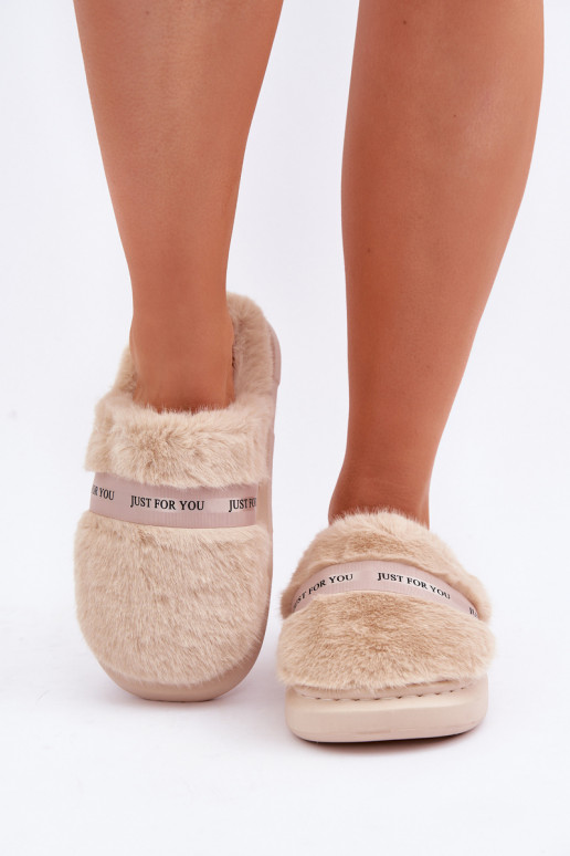 Chaussons avec fourrure et talons décorés couleur sable Savalithea