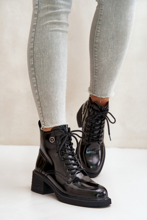 Bottines en cuir verni isolées D&A... Bottines en cuir verni isolées D&A...