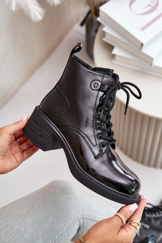 Bottines en cuir verni isolées D&A... Bottines en cuir verni isolées D&A...