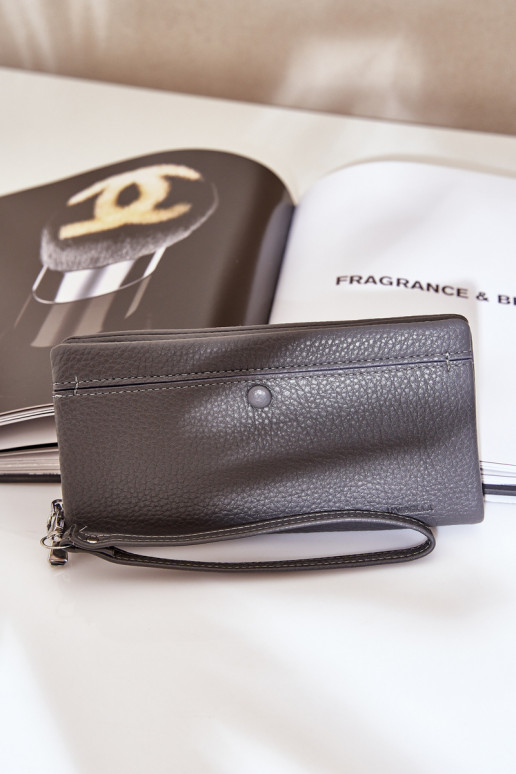 Grand portefeuille femme avec une empreinte en cuir écologique couleur grise Il fautrtiel Grand portefeuille femme avec une empreinte en cuir écologique couleur grise Il fautrtiel