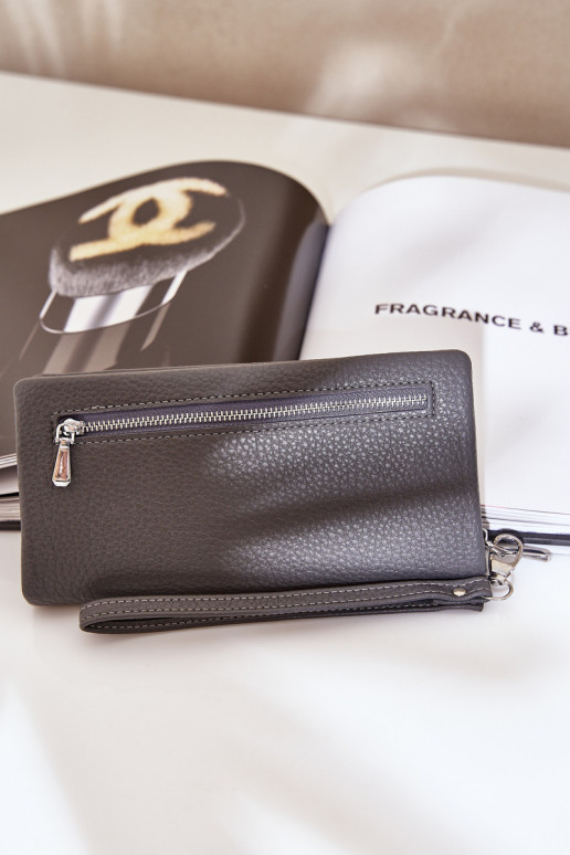 Grand portefeuille femme avec une empreinte en cuir écologique couleur grise Il fautrtiel Grand portefeuille femme avec une empreinte en cuir écologique couleur grise Il fautrtiel