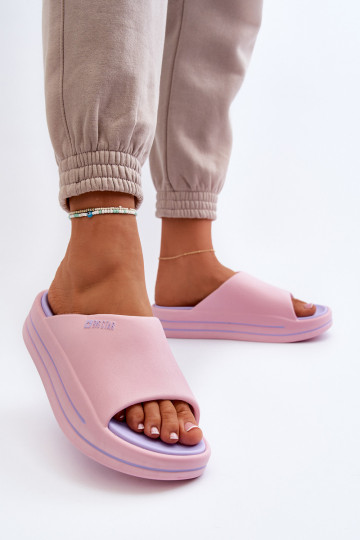 Pantoufles pour femmes avec une plateforme Big Star NN274A035 couleur rose